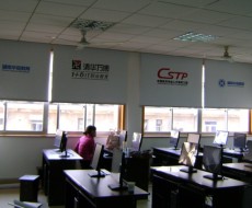 現(xiàn)場拍攝噴繪LOGO卷簾